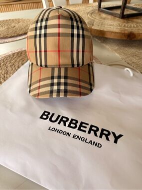 Burberry Beige Vintage Check Baseball Cap with Black Interior